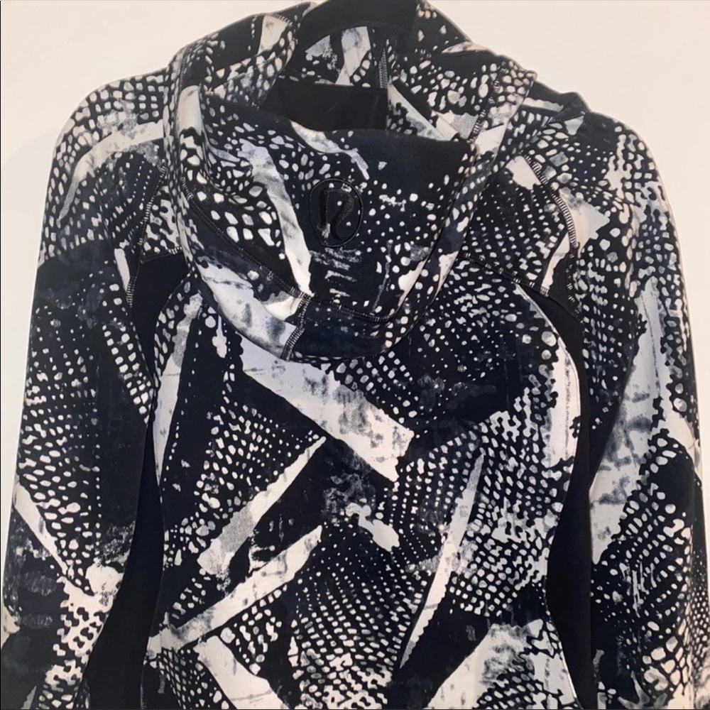 EVERYTHING HAS TO GO lululemon zip up